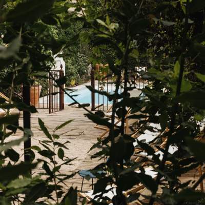 garden-swimming-pool-lourmarin-provence-hotel-moulin-beaumier-luberon