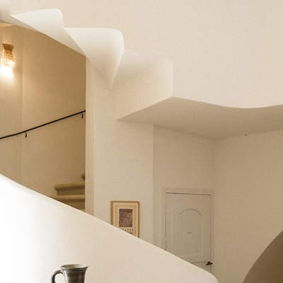 escalier-authentique-provence-blanc-luberon-hotel-moulin-beaumier-lourmarin