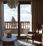 chambre-design-terrasse-vues-ski-hotel-montagne-alpes-fitz-roy-beaumier-val-thorens