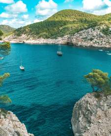 hotel-mer-mediterranee-destination-ete-nature-bateaux-baleares-iles-espagne-ibiza-beaumier