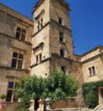 castle-lourmarin-village-provence-beaumier-luberon
